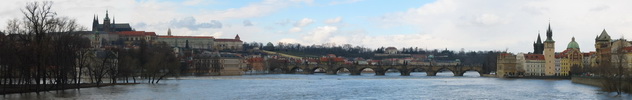 Le château de Prague et le pont Charles
